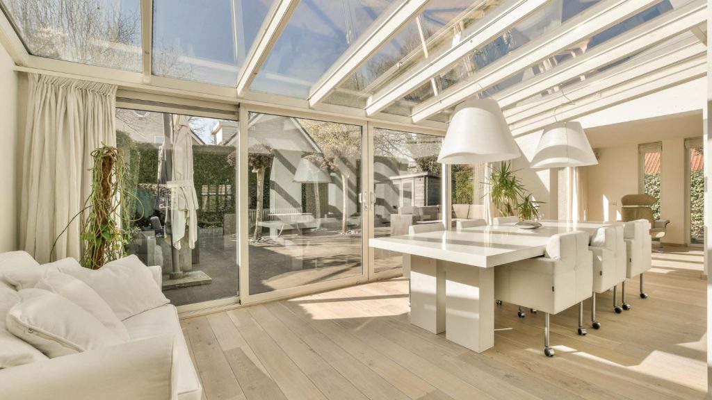 Véranda à Aix-en-Provence : comment personnaliser votre extension pour qu’elle reflète votre style ?